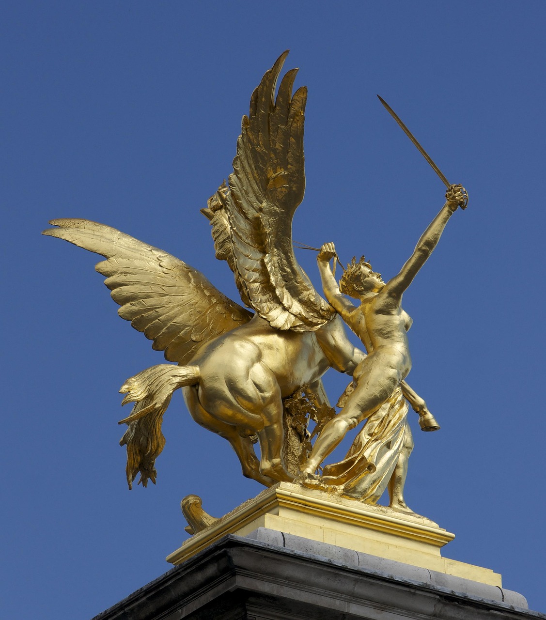 명성은 얻는 것이고, 위대함은 주는 것이다.